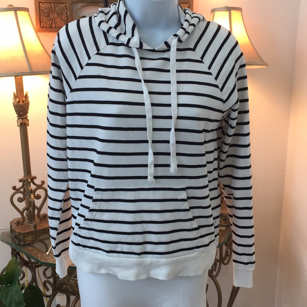 XXI Essential Sweater with Hoodie black and white